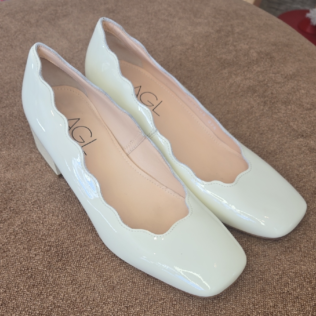Agl Angie Wave Heels Cream Patent Leather Scalloped Minimalist Soft Girl 7.5
